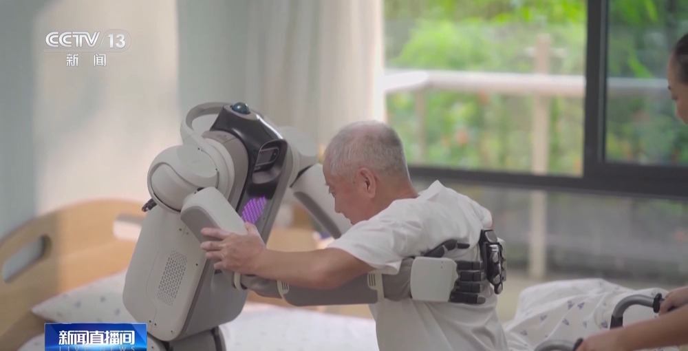 养老服务机器人都能干点啥?陪老人下棋、监测生命体征(图6)