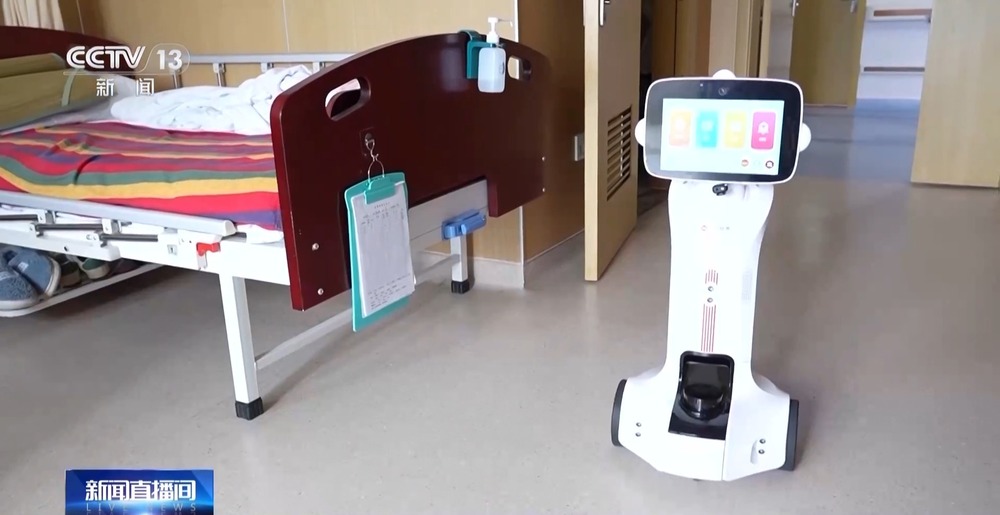 养老服务机器人都能干点啥?陪老人下棋、监测生命体征(图3)